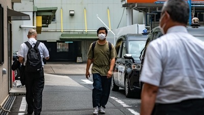 Yuki Kawaguchi (C) arriving at the Shinagawa office of his employer Nihon Kotsu in Tokyo on July 7. But while taking a cab in the Japanese capital is a luxurious experience, drivers face the constant threat of coronavirus infection, and recently suffered another blow to business when Olympic spectators were banned in Tokyo. (Philip Fong / AFP) Yuki Kawaguchi (C) arriving at the Shinagawa office of his employer Nihon Kotsu in Tokyo on July 7. But while taking a cab in the Japanese capital is a luxurious experience, drivers face the constant threat of coronavirus infection, and recently suffered another blow to business when Olympic spectators were banned in Tokyo. (Philip Fong / AFP)