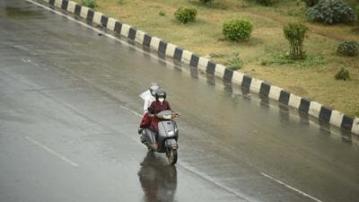 The maximum temperature was recorded at 30.8 degrees Celsius on Tuesday, which was five degrees below the normal. (Parveen Kumar/HT Photo)