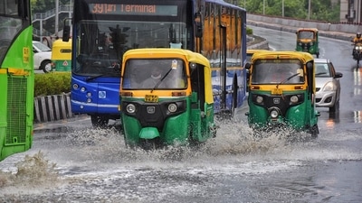 Vehicles splash water as they cross a waterlogged stretch of the road during rains at Pandav Nagar. (HT Photo) Vehicles splash water as they cross a waterlogged stretch of the road during rains at Pandav Nagar. (HT Photo)