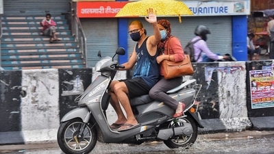A man waves as he drives a motorbike in Delhi. (HT Photo) A man waves as he drives a motorbike in Delhi. (HT Photo)