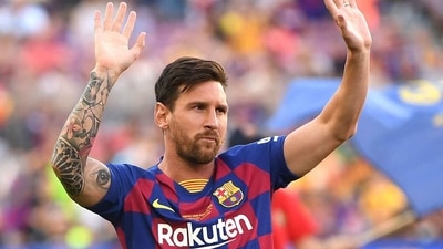 Lionel Messi waves to fans. (Getty Images) Lionel Messi waves to fans. (Getty Images)