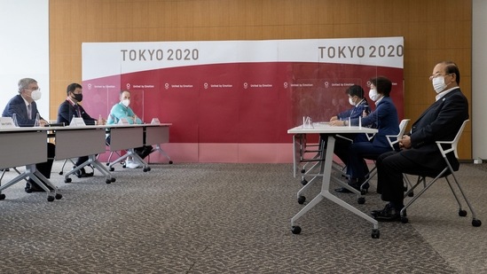 Tokyo 2020 President Seiko Hashimoto speaks to IOC President Thomas Bach during their meeting at the Tokyo 2020 headquarters in Tokyo, Japan July 13, 2021. (REUTERS)