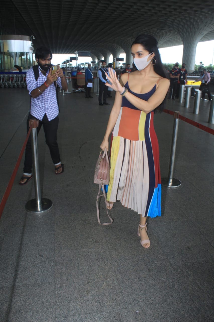 853px x 1280px - Shraddha Kapoor slays sexy, laidback airport look in â‚¹22.5k slip dress |  Fashion Trends - Hindustan Times