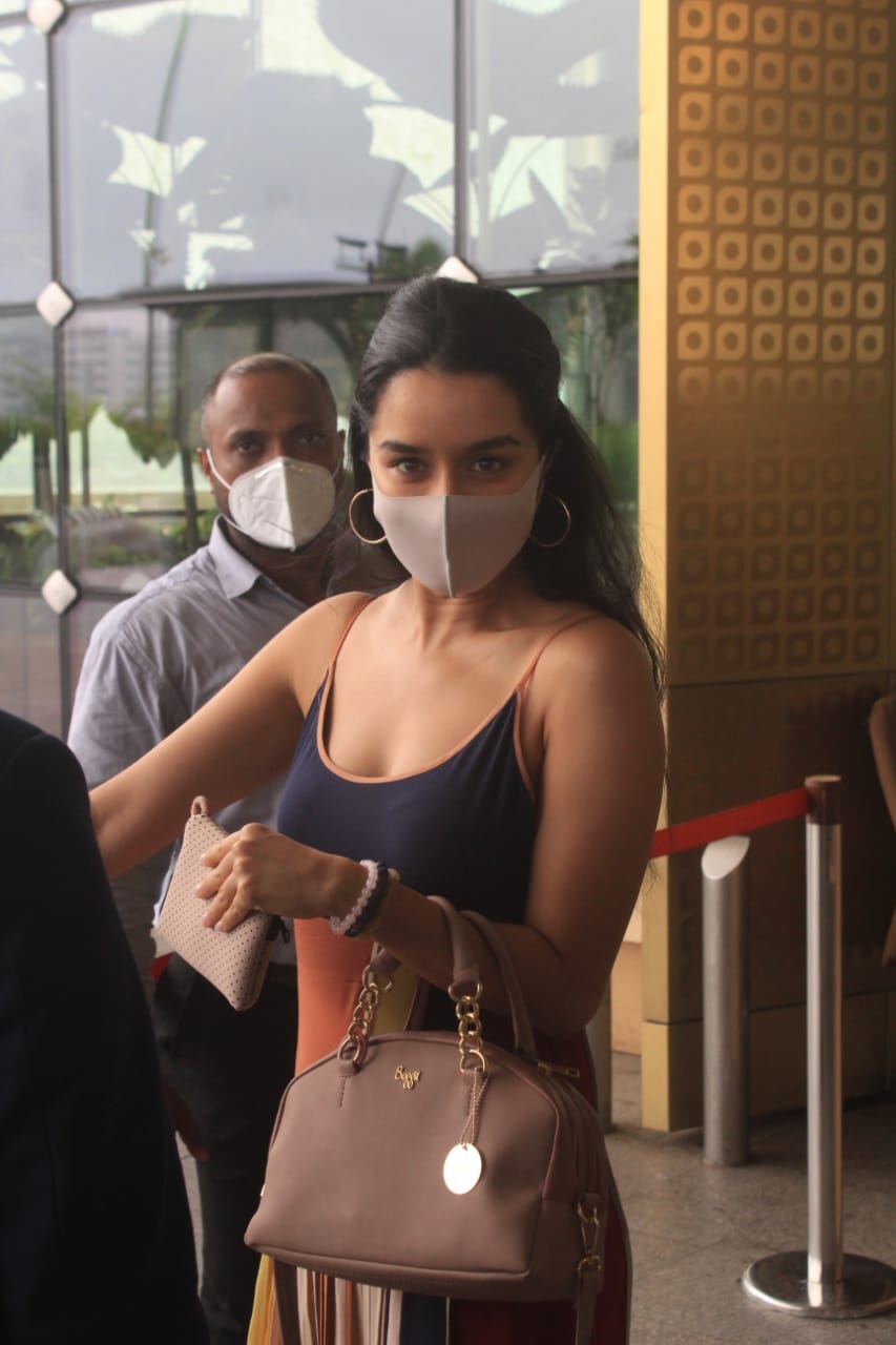 Video Sharadha Kapoor Xx - Shraddha Kapoor slays sexy, laidback airport look in â‚¹22.5k slip dress |  Fashion Trends - Hindustan Times
