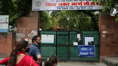 A Covid-19 vaccination centre closed due to non availability of vaccines, at Rajendra Nagar in New Delhi, India, on Wednesday. (Sanchit Khanna/HT PHOTO)