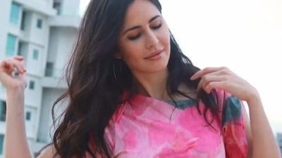 Katrina looked absolutely radiant as she posed in the video that had multiple stills of the Tiger Zinda Hai actor as the song 'Cover me in sunshine' by P!nk and Willow Sage Hart You. (Instagram) Katrina looked absolutely radiant as she posed in the video that had multiple stills of the Tiger Zinda Hai actor as the song 'Cover me in sunshine' by P!nk and Willow Sage Hart You. (Instagram)