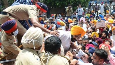 Cops trying to disperse the SAD leaders and workers protesting near cabinet minister Bharat Bhushan Ashu’s residence in Ludhiana on Wednesday. (Gurpreet Singh/Hindustan Times) Cops trying to disperse the SAD leaders and workers protesting near cabinet minister Bharat Bhushan Ashu’s residence in Ludhiana on Wednesday. (Gurpreet Singh/Hindustan Times)