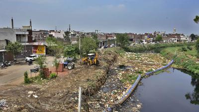 JCB machines cleaning the Buddha Nullah to prevent water logging in Ludhiana during monsoon. (Gurpreet Singh/HT) JCB machines cleaning the Buddha Nullah to prevent water logging in Ludhiana during monsoon. (Gurpreet Singh/HT)