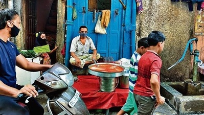 Nafees Khan runs a sherbet stand in Old Delhi’s Gali Suiwallan. (HT Photo) Nafees Khan runs a sherbet stand in Old Delhi’s Gali Suiwallan. (HT Photo)