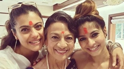 Tanishaa Mukerji with her mother Tanuja and sister Kajol. (Instagram)