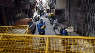 Over 37% of the contained areas (176) as on Wednesday were in the New Delhi district, followed by north Delhi (86) and south Delhi (64). (Ajay Aggarwal / HT Photo) Over 37% of the contained areas (176) as on Wednesday were in the New Delhi district, followed by north Delhi (86) and south Delhi (64). (Ajay Aggarwal / HT Photo)