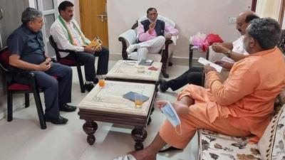 This photo showing Uttarakhand minister Swami Yatishwaranand hanging a facemask on his foot went viral in the state on Wednesday. (Sourced-Social media) This photo showing Uttarakhand minister Swami Yatishwaranand hanging a facemask on his foot went viral in the state on Wednesday. (Sourced-Social media)