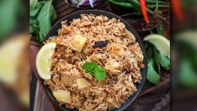 Tudkiya Bhath (Chamba): This is an authentic Pahari pulao made with spices, lentils, potatoes, yoghurt, onion, tomatoes, garlic, cinnamon, cardamom and poppy seeds. It is served with mash daal and some lemon juice. (Instagram/@my_culinary_cravings) Tudkiya Bhath (Chamba): This is an authentic Pahari pulao made with spices, lentils, potatoes, yoghurt, onion, tomatoes, garlic, cinnamon, cardamom and poppy seeds. It is served with mash daal and some lemon juice. (Instagram/@my_culinary_cravings)