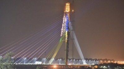 Delhi Signature Bridge: It is being projected as India’s first asymmetrical cable-stayed bridge, with the gesture ‘namaste’ and consists four lifts; two are inclined lifts and two are vertical. (HT Photo/Sonu Mehta)