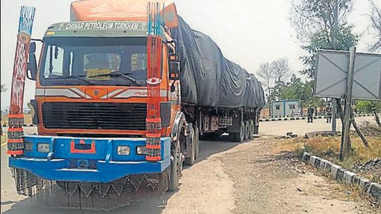A truck from Afghanistan enters via the Integrated Check Post (ICP) in Attari near Amritsar. (HT archive) A truck from Afghanistan enters via the Integrated Check Post (ICP) in Attari near Amritsar. (HT archive)