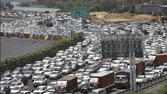 Experts said the repair can reduce traffic load at Sirhaul toll by 24%. (Vipin Kumar/HT PHOTO) Experts said the repair can reduce traffic load at Sirhaul toll by 24%. (Vipin Kumar/HT PHOTO)