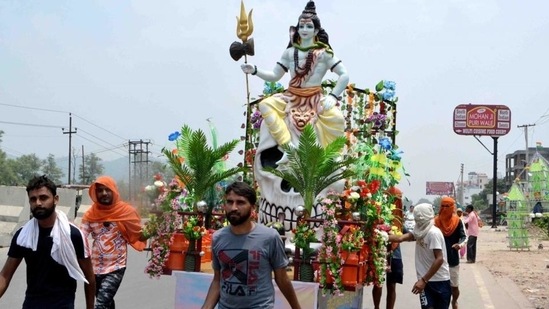 Kanwar yatra is an annual pilgrimage of Shiva devotees, known as Kanwariyas, to Haridwar, Gaumukh and Gangotri in Uttarakhand to fetch Ganga waters to anoint lord Shiva lingams at Shiva Temples at their respective places. (HT Photo)