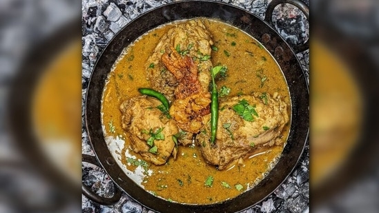 Xacuti: This popular Goan curry is prepared with an aromatic spice dressing of white poppy seeds and large dried red chillies. It goes great with rice or chapatti. (Instagram/@thesmokinelk)
