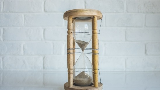 Focus on one object: Distract your mind by finding an object in clear sight and putting all your focus in it.(Unsplash)