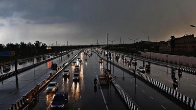 The Delhi-Meerut Expressway (DME) connects Delhi to Meerut over a stretch of about 60km with about 10km in Delhi under phase 1 of the project. (Ajay Aggarwal /HT file photo) The Delhi-Meerut Expressway (DME) connects Delhi to Meerut over a stretch of about 60km with about 10km in Delhi under phase 1 of the project. (Ajay Aggarwal /HT file photo)