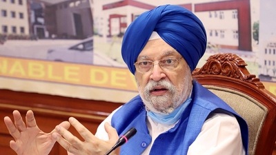 Union Minister Hardeep Singh Puri said New Delhi would like to expand its relations with Riyadh to "beyond buyer-seller to see greater two way investment." (ANI)