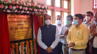 Himachal Pradesh chief minister Jai Ram inspected the  ₹4.5 crore bridge being constructed over Tirthan Khad at Balichowki and directed officers to ensure its timely completion. (Birbal Sharma/HT)