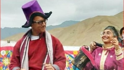 Aamir Khan and Kiran Rao dance on sets of Laal Singh Chadha in Ladakh.