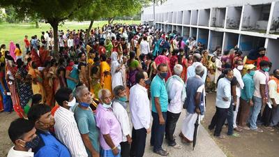 Beneficiaries in a queue for Covid-19 vaccination at Danapur Kendriya Vidyalaya in Patna, Bihar on Wednesday July 14. (Santosh Kumar/HT photo) Beneficiaries in a queue for Covid-19 vaccination at Danapur Kendriya Vidyalaya in Patna, Bihar on Wednesday July 14. (Santosh Kumar/HT photo)