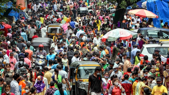 A crowded market in Mumbai on Wednesday amid the apprehension of a third wave fo Covid-19 in India. (PTI)