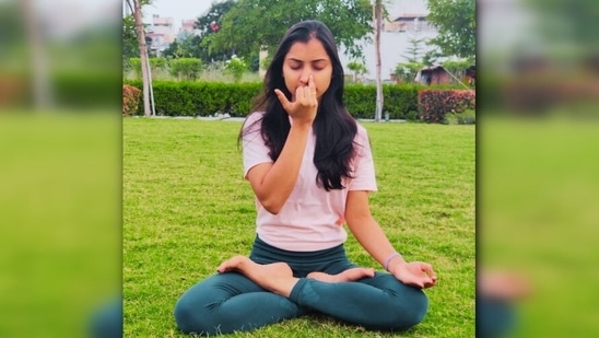 Anulom Vilom: Sit down on your mat with your legs folded, back straight and chin upright. Use your thumb and ring finger to block one nostril while you breathe in from the other thenn block the other nostril and breath out from the other. Repeat the same 15 to 20 times. (Instagram/@bodypourge)