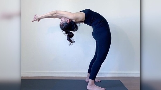 Hasta Uttanasana or Hastottanasana or raised arm yoga pose (Instagram/@nikkiwellsyoga)