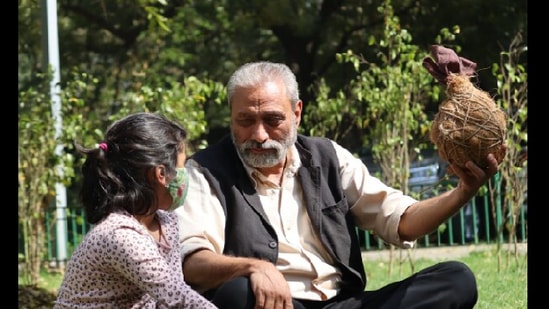 Rakesh Khatri has a record of making over 1.25 lakh nests for birds all over India.(Facebook/@Eco Roots Foundation) Rakesh Khatri has a record of making over 1.25 lakh nests for birds all over India.(Facebook/@Eco Roots Foundation)
