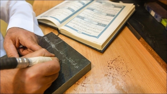 Quran carved on 30 marble slabs? Saudi Arabia artist sculpts it in 8 years(Twitter/azizalhinde)