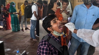 Medical workers in Maharashtra tested 215,406 new samples for Covid-19 and so far 45,039,617 samples have been tested. (HT Photo) Medical workers in Maharashtra tested 215,406 new samples for Covid-19 and so far 45,039,617 samples have been tested. (HT Photo)
