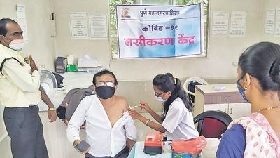 On Thursday, 337,074 citizens were vaccinated in Maharashtra across 2,924 centres. (HT file photo) On Thursday, 337,074 citizens were vaccinated in Maharashtra across 2,924 centres. (HT file photo)
