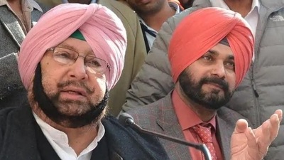 Capt Amarinder Singh and Navjot Singh Sidhu (HT file photo)