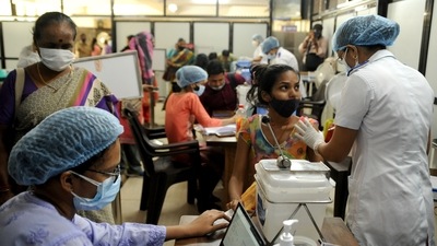 Covid-19 third wave is "inevitable and imminent," the Indian Medical Association said earlier this week and urged state governments to disallow large gatherings as these could become “potential super spreader” events. (Vijay Bate/HT Photo)