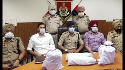 4.6kg heroin recovered near Pak border, 2 held