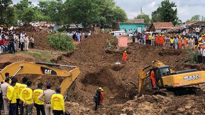 Four dead, 10 trapped inside well in MP’s Vidisha Four dead, 10 trapped inside well in MP’s Vidisha