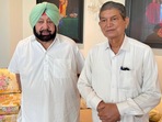 Captain Amarinder Singh (left) and Harish Rawat (twitter.com/rt_mediaadvpbcm)