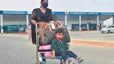 The sharp increase in passengers’ movement at Darbhanga Airport has also led to chaos as various agencies working at the airport have limited resources. (HT Photo) The sharp increase in passengers’ movement at Darbhanga Airport has also led to chaos as various agencies working at the airport have limited resources. (HT Photo)