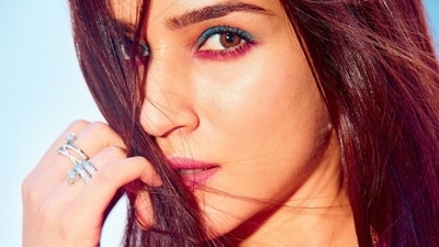 Kriti accessorized her look with delicate diamond rings and hoops in her ears. (Instagram) Kriti accessorized her look with delicate diamond rings and hoops in her ears. (Instagram)