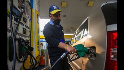 Fuel prices soar, making Delhi-NCR residents feel happy that they don’t have to travel to work every day amid the pandemic. (Photo: Amal KS/HT) Fuel prices soar, making Delhi-NCR residents feel happy that they don’t have to travel to work every day amid the pandemic. (Photo: Amal KS/HT)