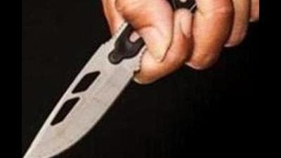 The robbers held the couple at knifepoint and stuffed pieces of cloth in their mouths so they could not raise the alarm. (Representative image)