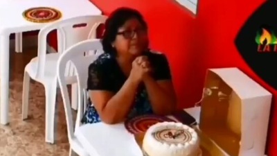 The image shows the woman sitting in an eatery with a cake in front of her. (Screengrab)