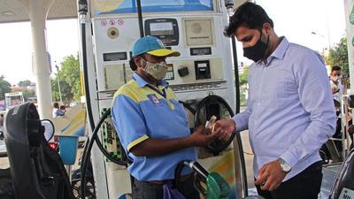 Surging international oil rates and the high domestic tax structure are two key reasons for steep rates of petrol and diesel in Indian cities. (HT Photo) Surging international oil rates and the high domestic tax structure are two key reasons for steep rates of petrol and diesel in Indian cities. (HT Photo)