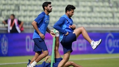 Bhuvneshwar Kumar (L) has confidence in Kuldeep Yadav's bowling. (Getty Images) Bhuvneshwar Kumar (L) has confidence in Kuldeep Yadav's bowling. (Getty Images)