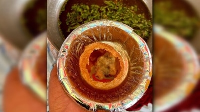 Puchka and Churmur: This is the most sought after street food of Kolkata. Every time you step out for some work or to hang out with your friends, you cannot return home without having a plate of puchka and churmur (a type of chaat). (Instagram/@bornfoodie50) Puchka and Churmur: This is the most sought after street food of Kolkata. Every time you step out for some work or to hang out with your friends, you cannot return home without having a plate of puchka and churmur (a type of chaat). (Instagram/@bornfoodie50)