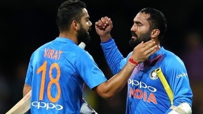 Virat Kohli (L) and Dinesh Karthik (R) (Getty Images) Virat Kohli (L) and Dinesh Karthik (R) (Getty Images)