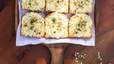 Chilli cheese toast (Unsplash)